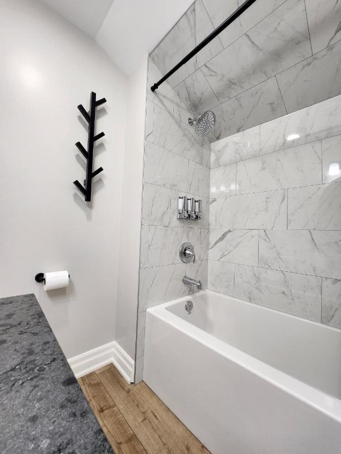 The Cozy Cove Modern King-Bedroom Full Apartment Sainte-Catherine Εξωτερικό φωτογραφία