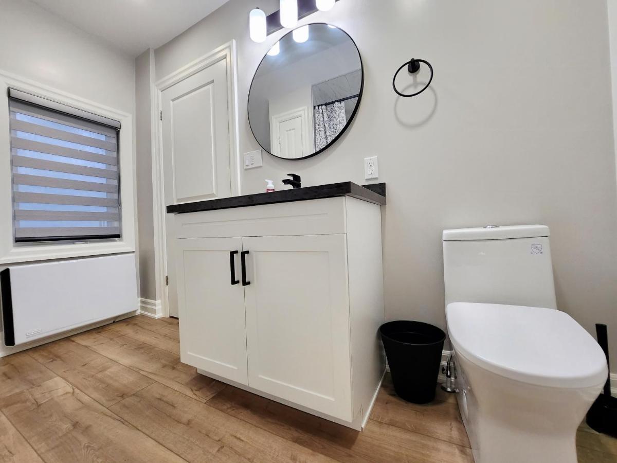 The Cozy Cove Modern King-Bedroom Full Apartment Sainte-Catherine Εξωτερικό φωτογραφία