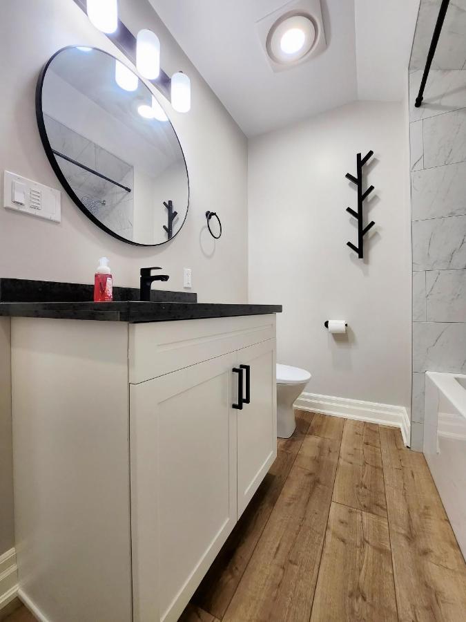 The Cozy Cove Modern King-Bedroom Full Apartment Sainte-Catherine Εξωτερικό φωτογραφία