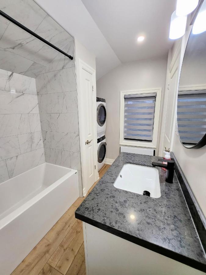 The Cozy Cove Modern King-Bedroom Full Apartment Sainte-Catherine Εξωτερικό φωτογραφία